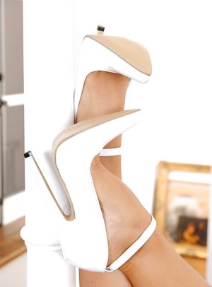 18 year old cutie Carmen Callaway sexys her two study buddies at the same time